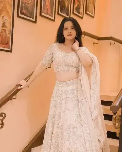 Escort Ambah